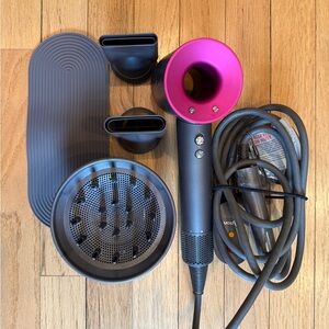 *NOT WORKING* Dyson Hair Dryer and attachments